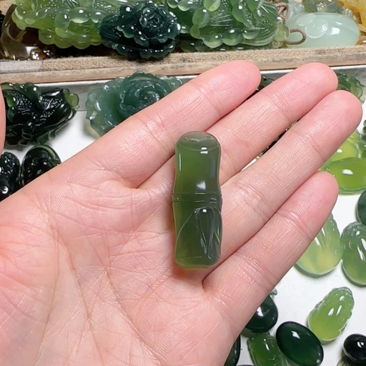 未镶嵌蛇纹石玉颈饰