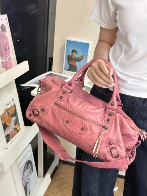 95新 Balenciaga/巴黎世家 粉色油腊皮机车旅行包