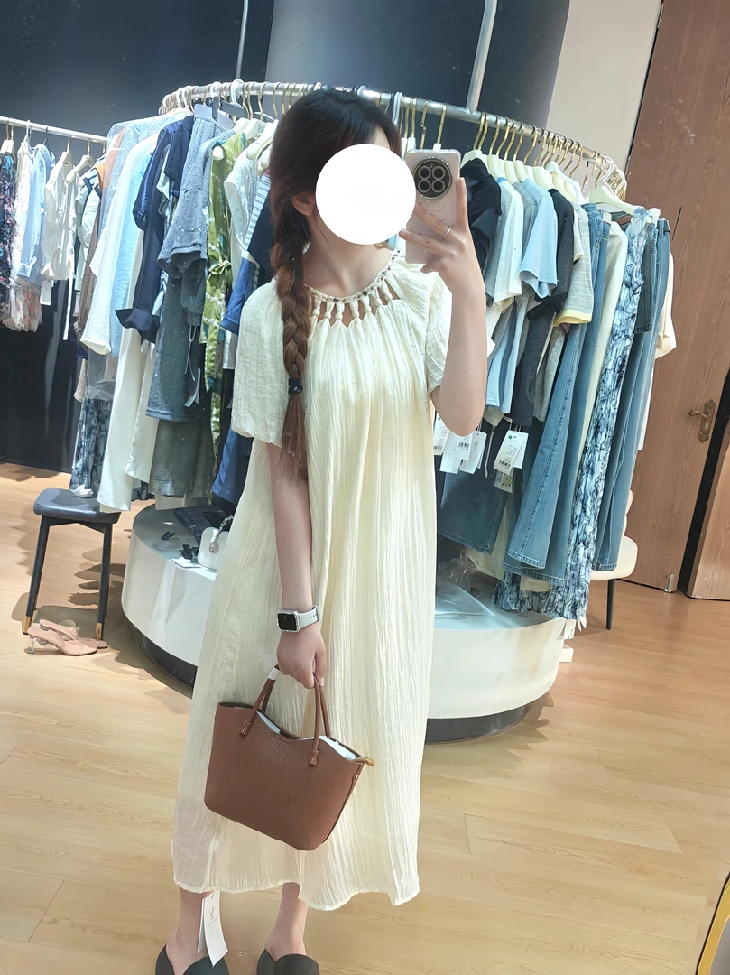 651贝壳钉珠镂空领连衣裙泡泡袖收腰显瘦轻薄透气夏季女