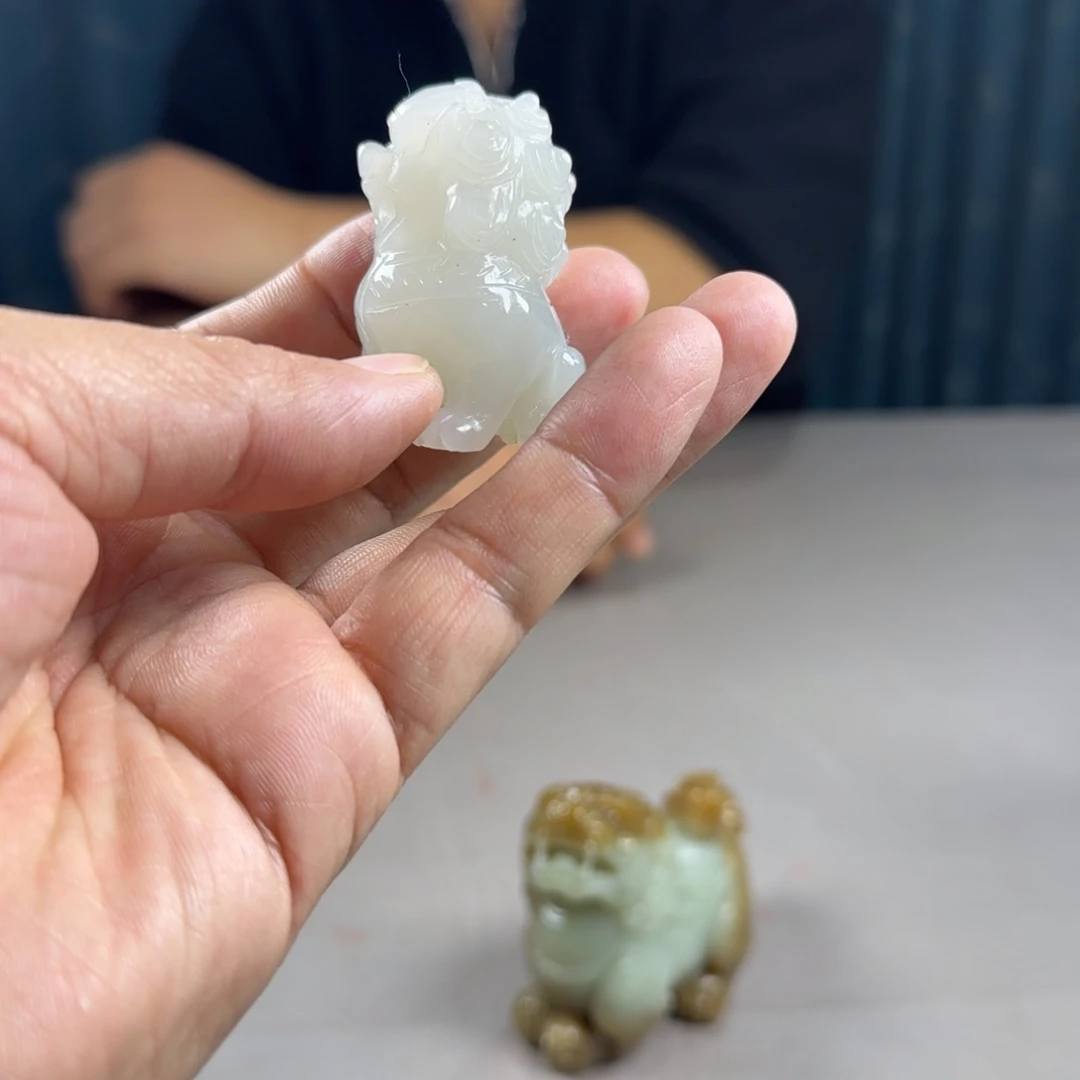 和田玉未镶嵌把件