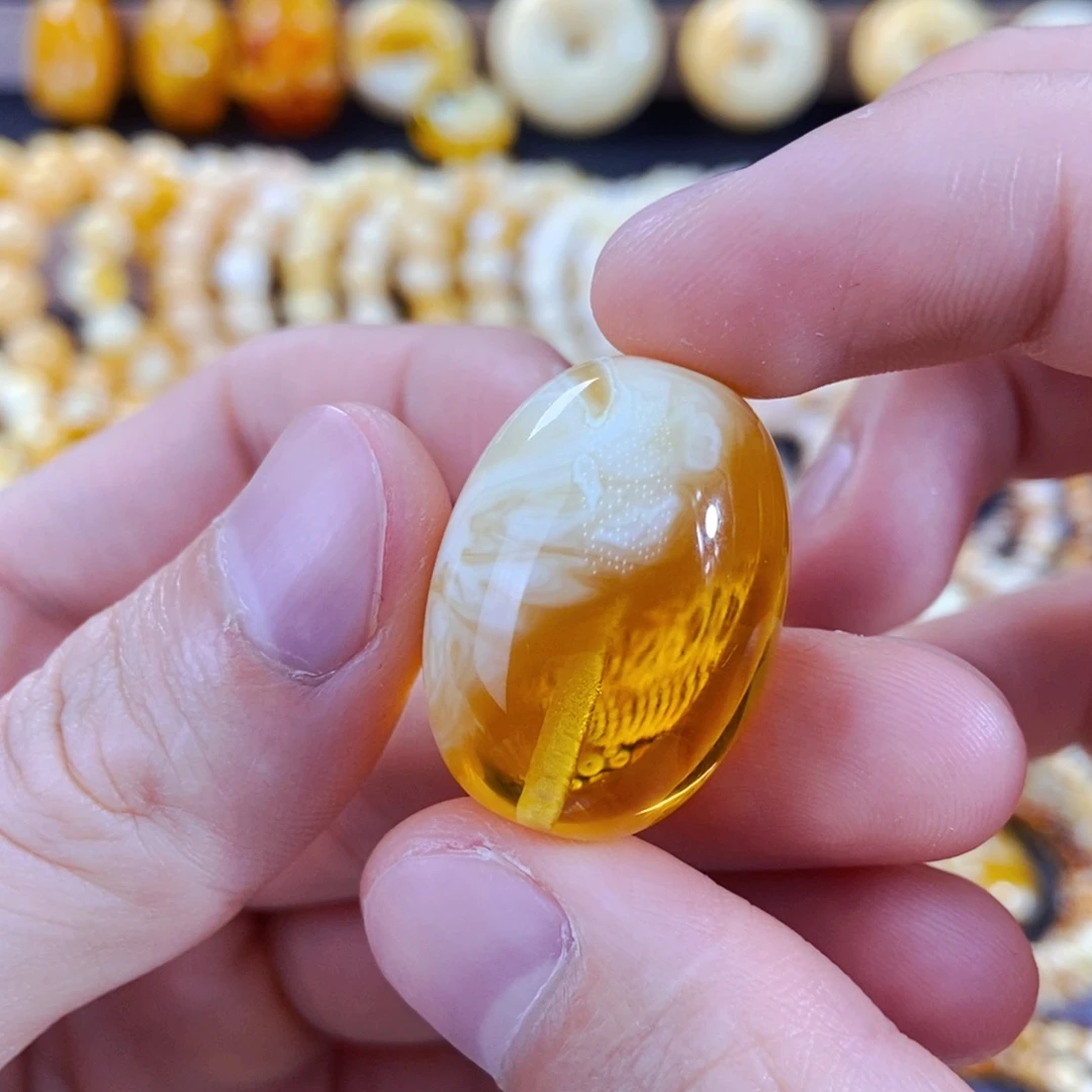 琥珀手链未镶嵌金白溶洞