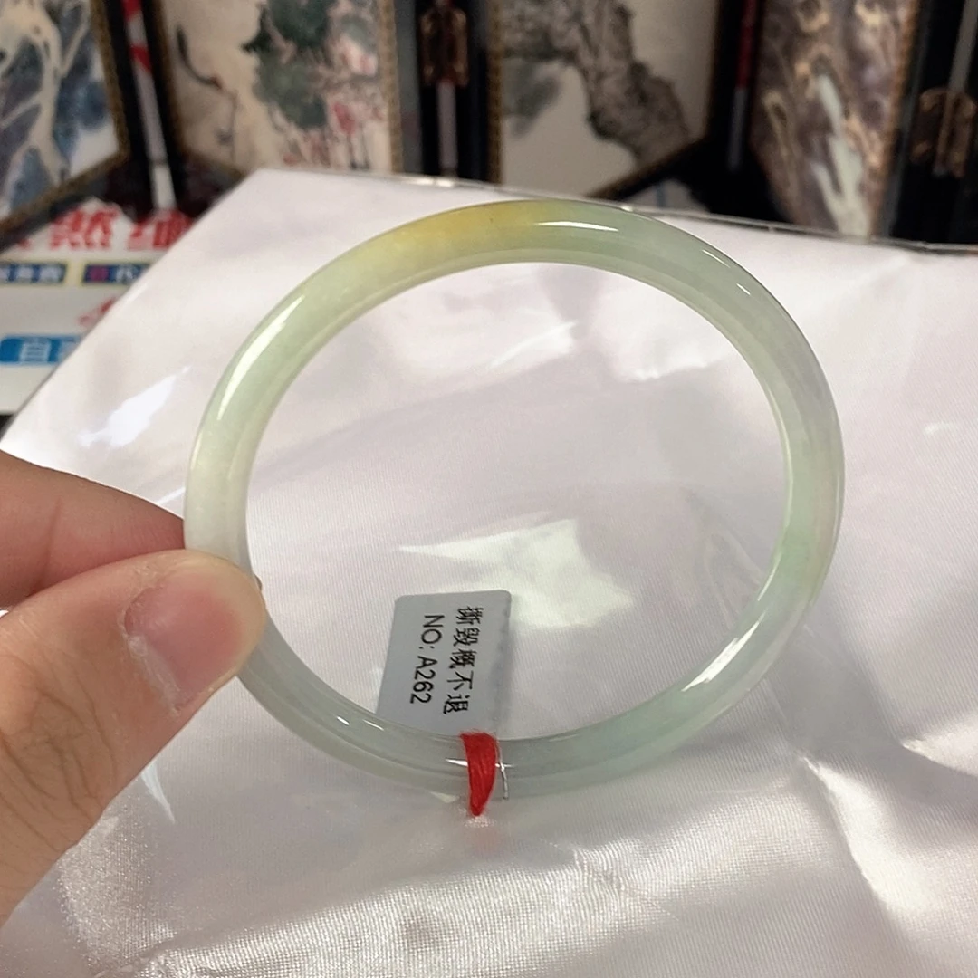 翡翠未镶嵌手镯（圆镯）