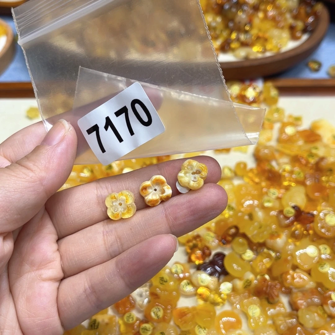 未镶嵌琥珀珠宝奇石