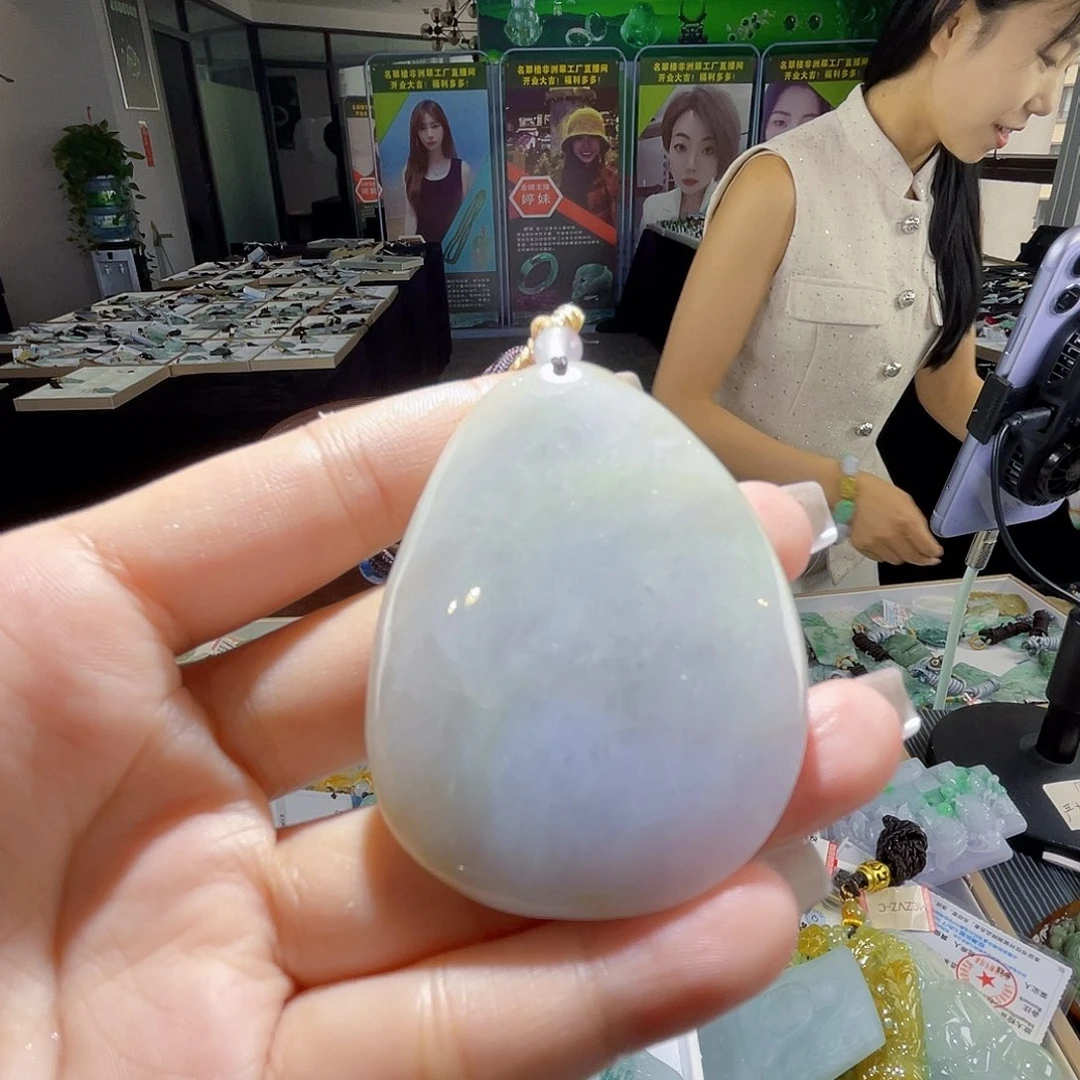 颈饰未镶嵌翡翠一个