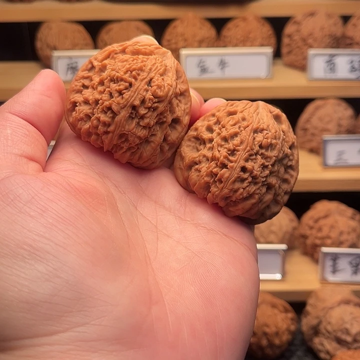 文玩核桃把件44三角疆53克