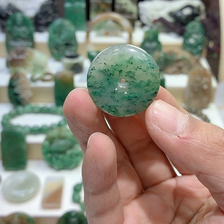 独山玉未镶嵌颈饰