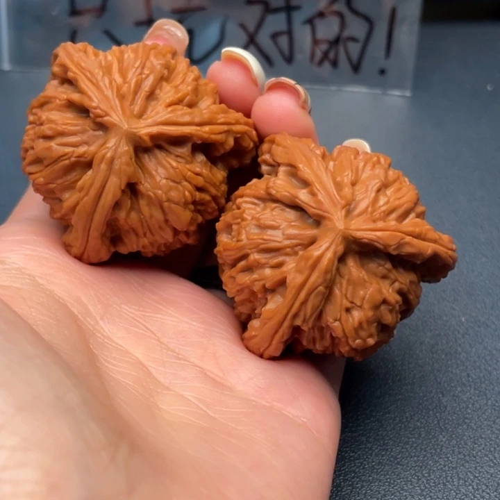 傲***血文玩核桃吊坠白狮子