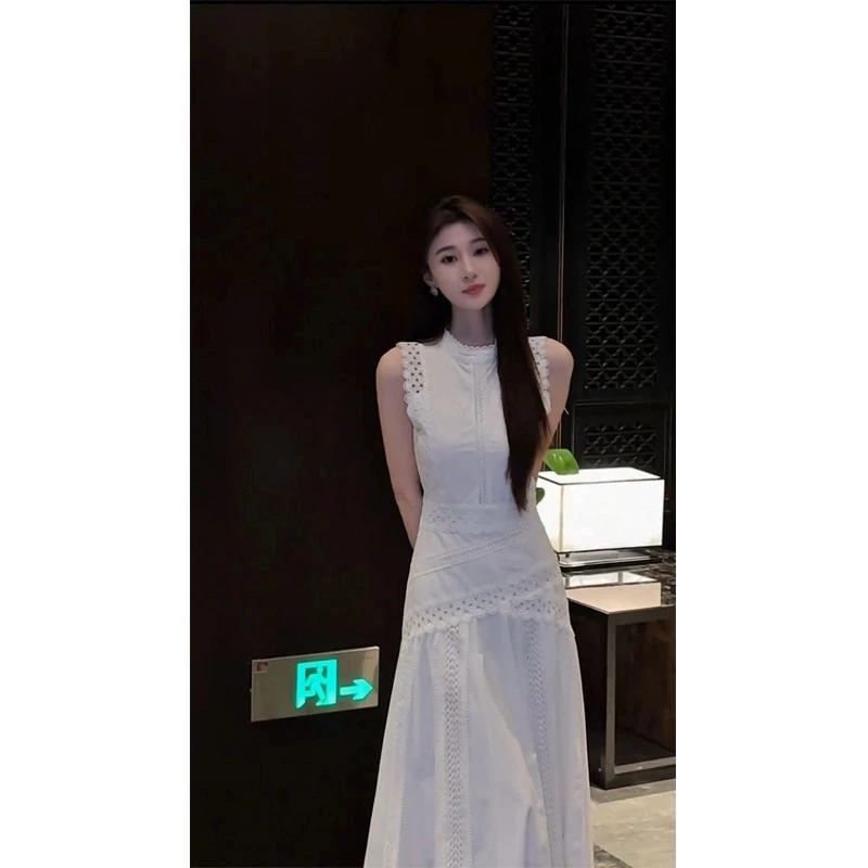 蕾丝拼接无袖连衣裙早秋新款收腰显瘦千金2025年流行网红裙子女装