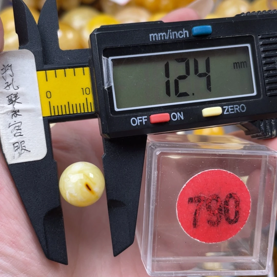 蜜蜡未镶嵌珠宝奇石