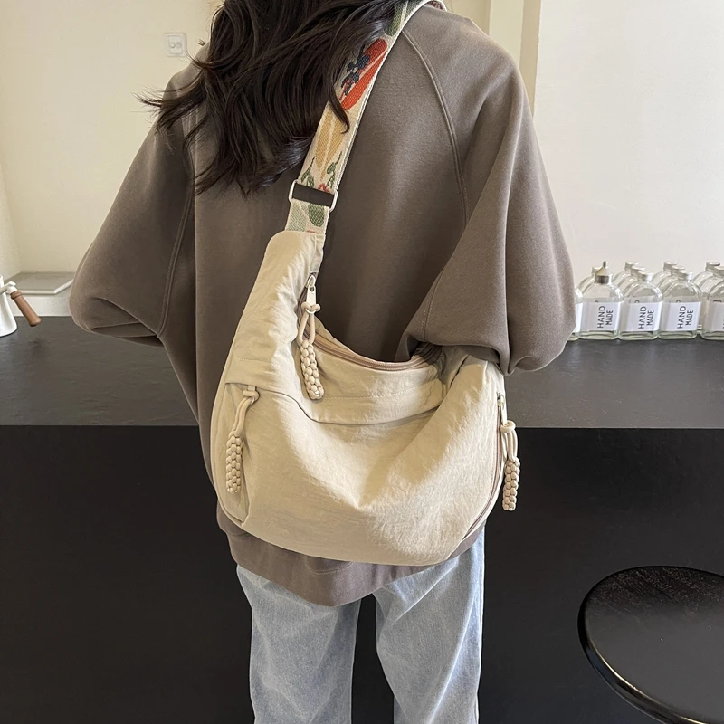 饺子包女2025春夏新款百搭简约水洗尼龙布时尚复古旅行单肩斜挎包