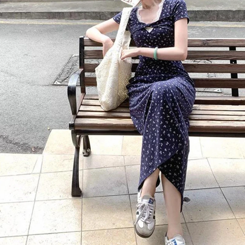 纯欲风蕾丝花边V领碎花连衣裙女夏季气质显瘦长裙