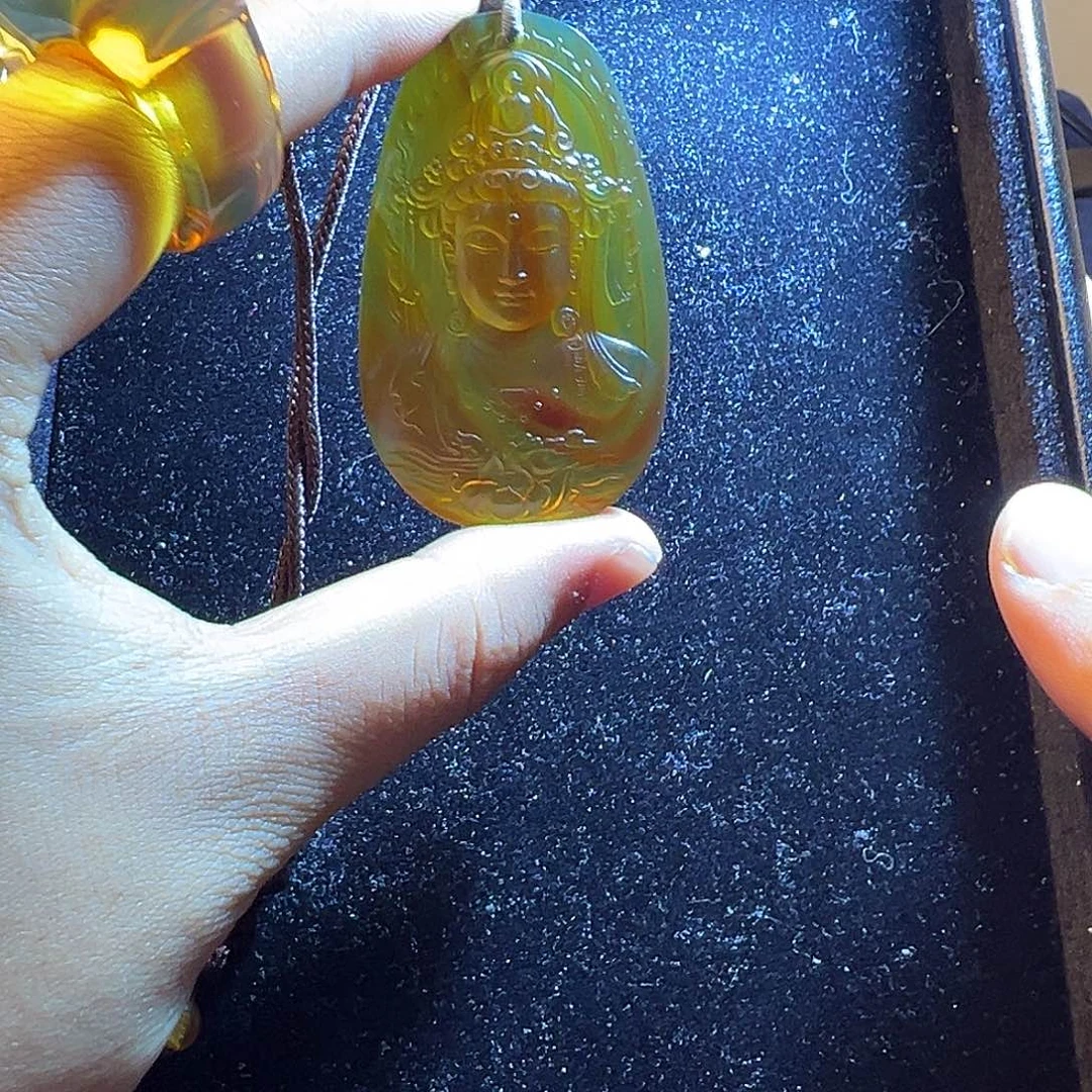 琥珀未镶嵌颈饰观音