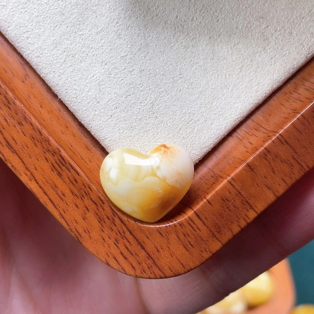 琥珀裸石未镶嵌蜜蜡