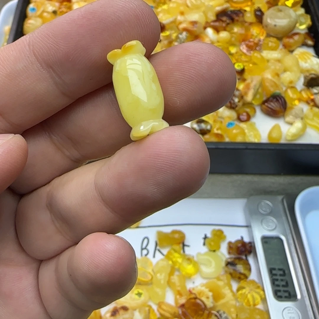 琥珀未镶嵌裸石1.11克