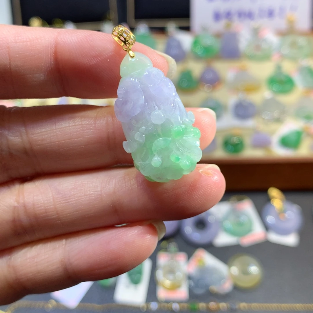 翡翠18K金镶嵌颈饰