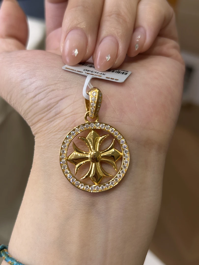 足金999 镶嵌点钻克罗车轮吊坠（不含链）