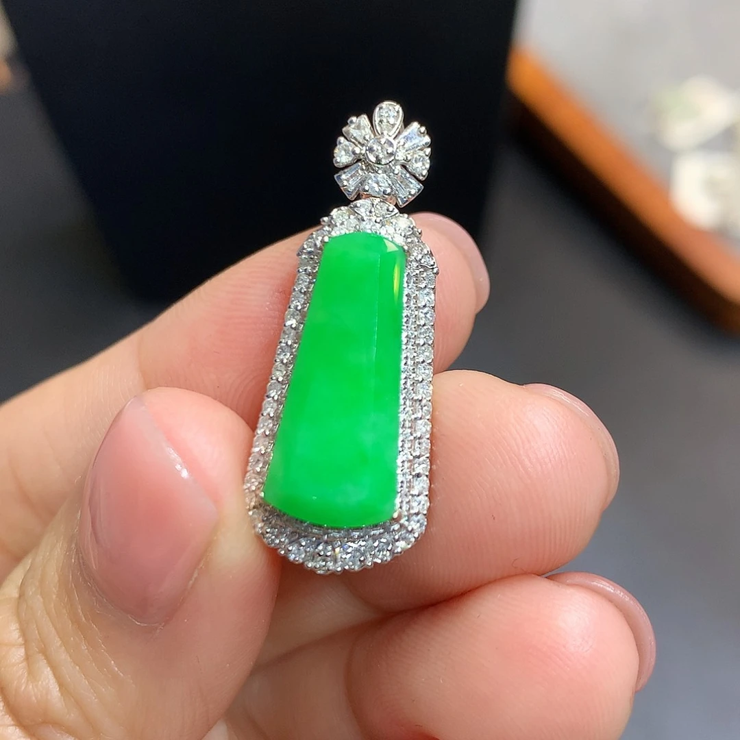 翡翠吊坠(不含链)18K金镶嵌