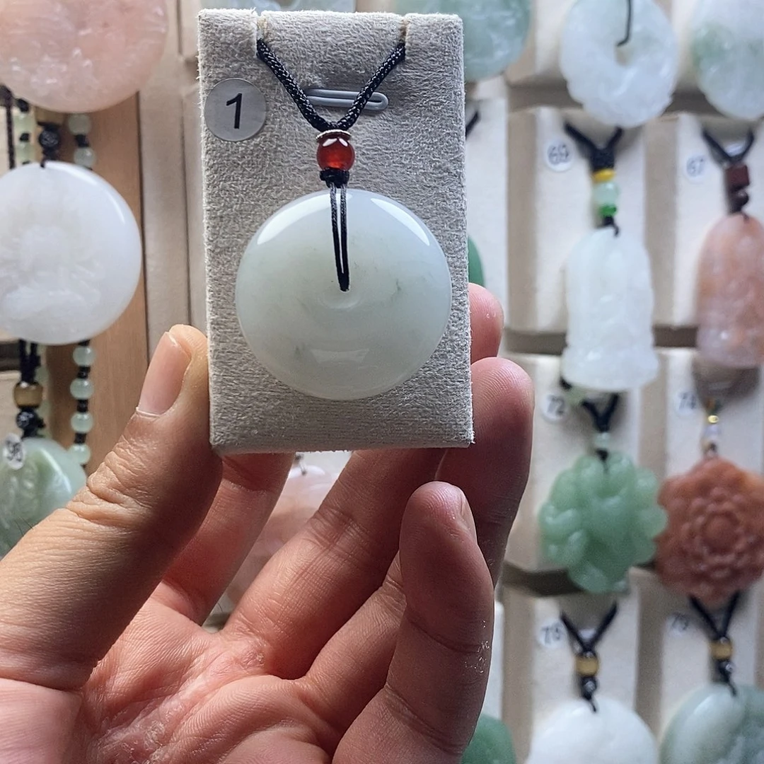 石英质玉未镶嵌颈饰