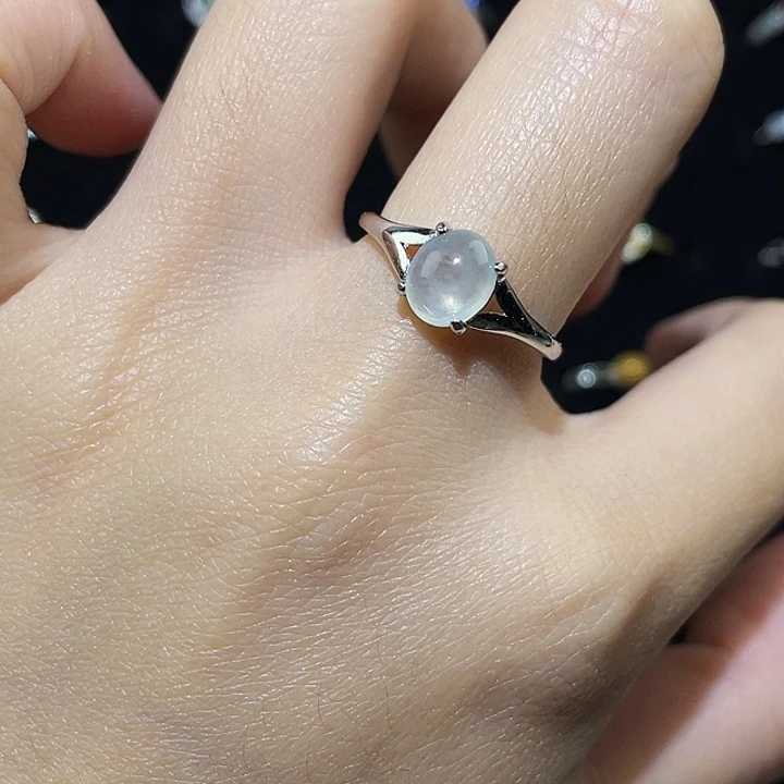 翡翠未镶嵌颈饰戒指