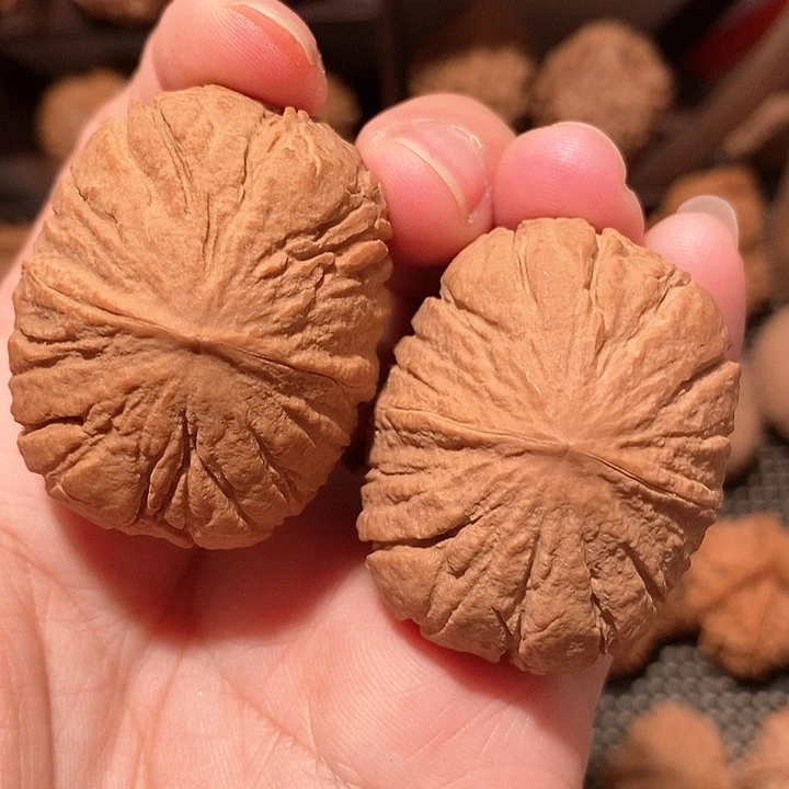 文玩核桃吊坠41尺大猴头，有修