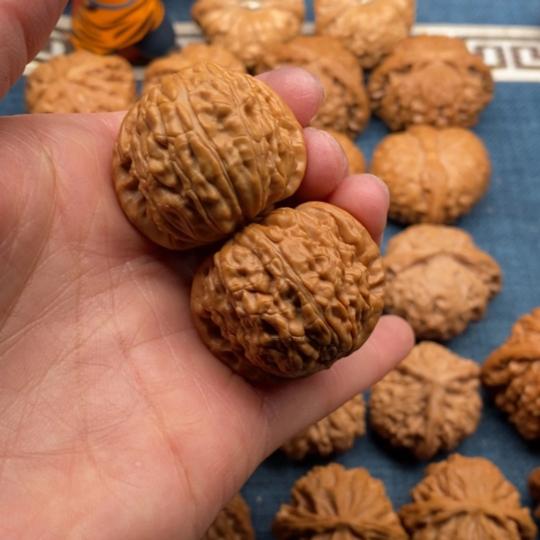 文玩核桃把件36球白