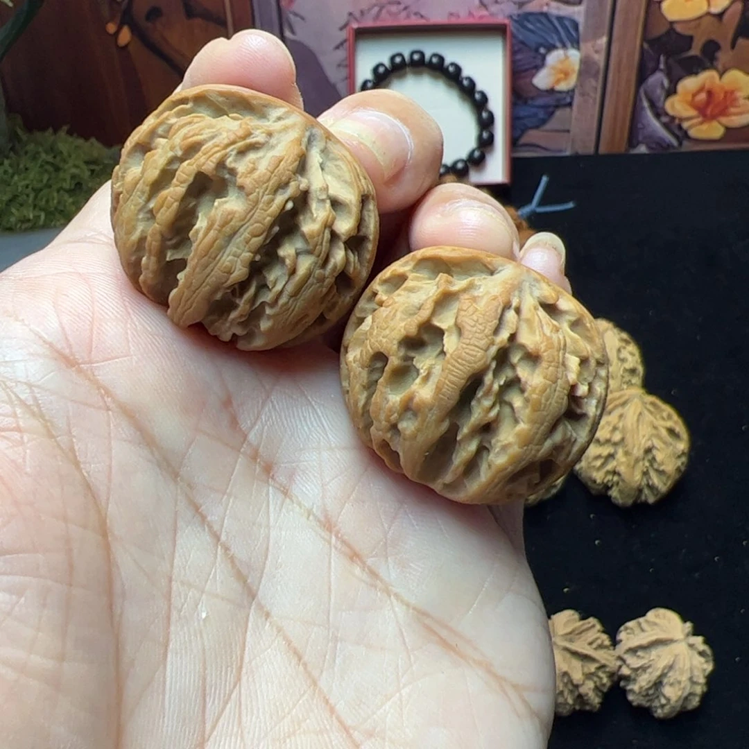 文玩核桃把件铎秦岭野生文玩核桃