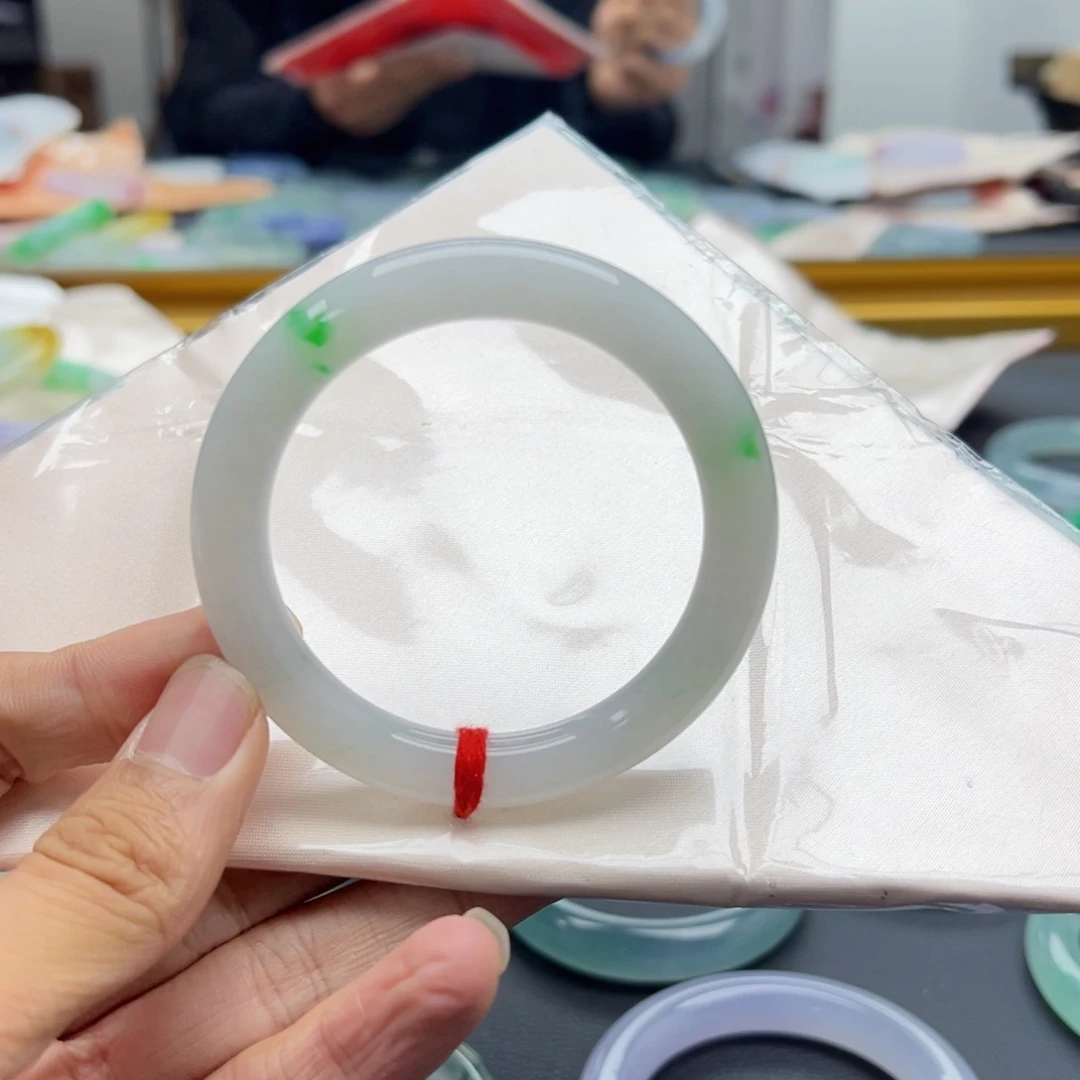 翡翠手镯未镶嵌圆条