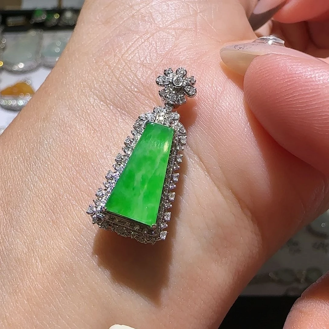 【闪购商品】颈饰18K金镶嵌翡翠天然