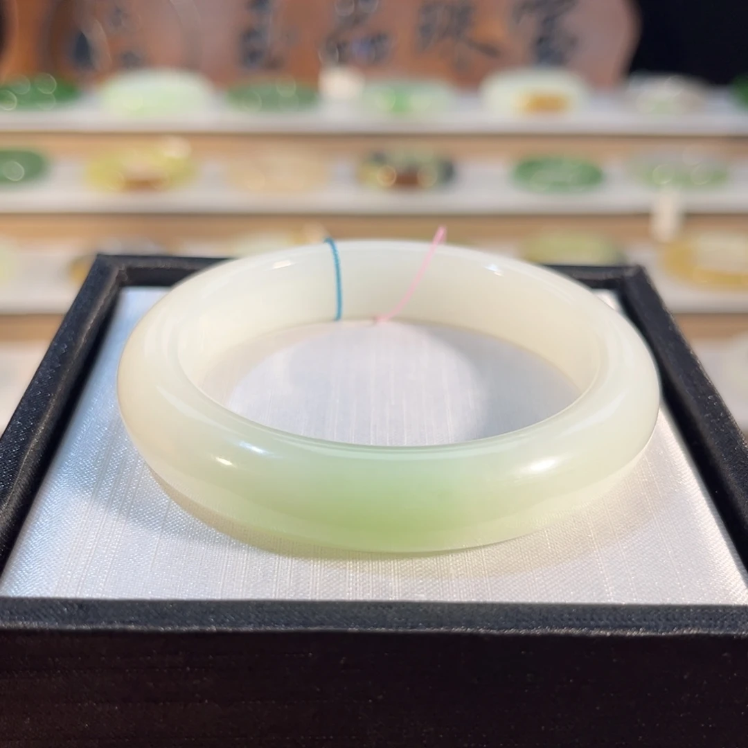 和田玉未镶嵌手镯白底翠青一口翠