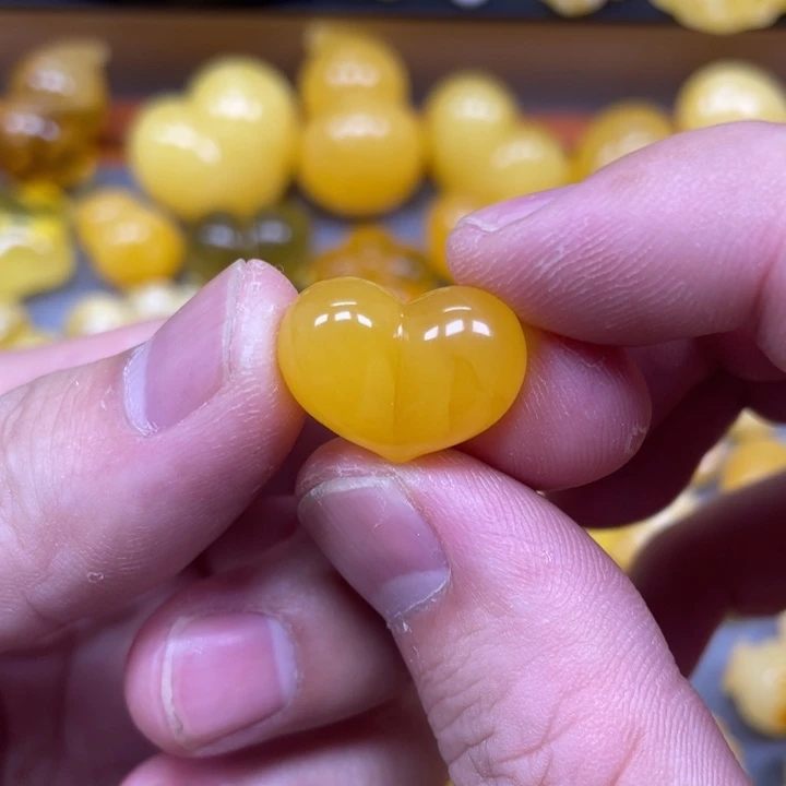 琥珀未镶嵌珠宝奇石
