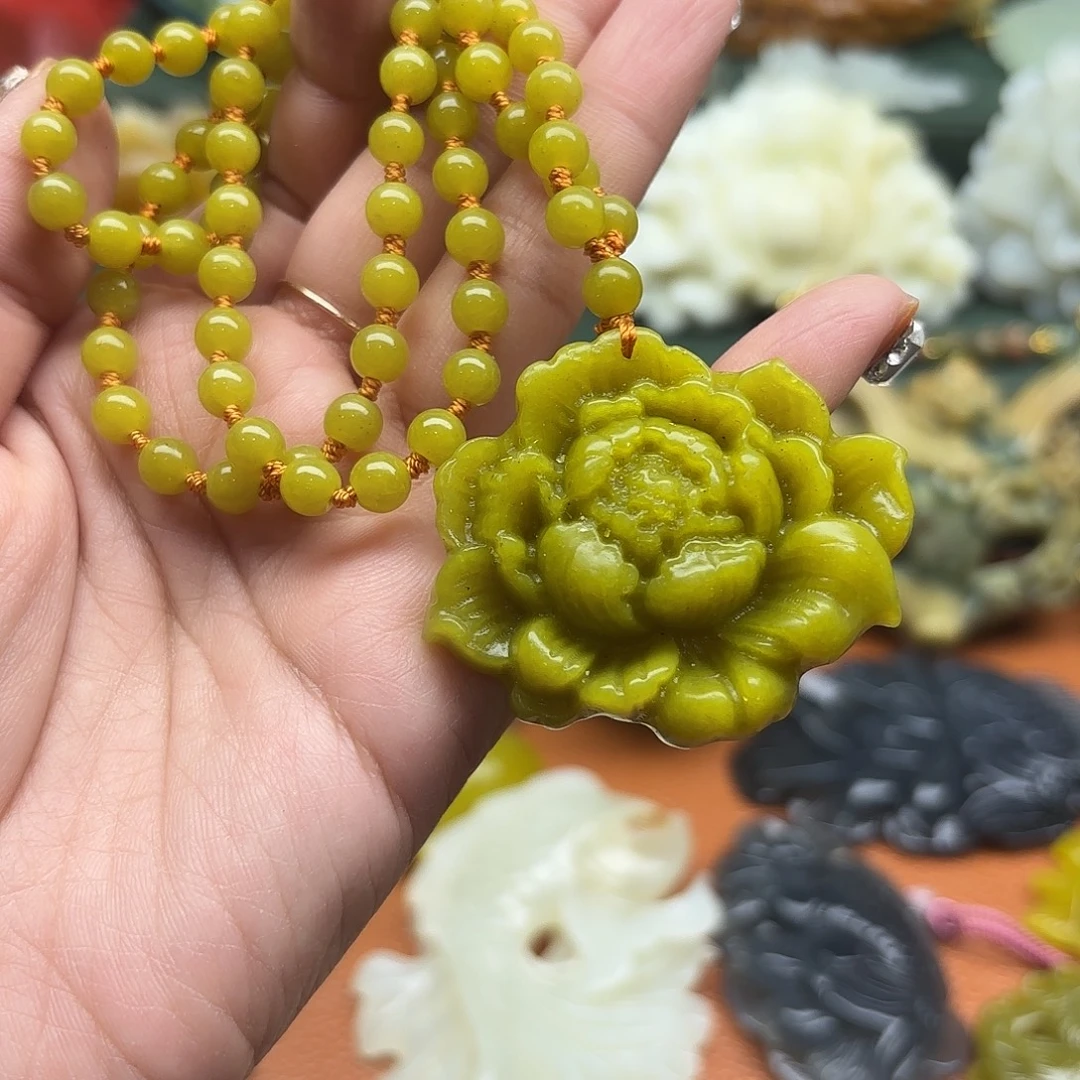 蛇纹石玉未镶嵌吊坠