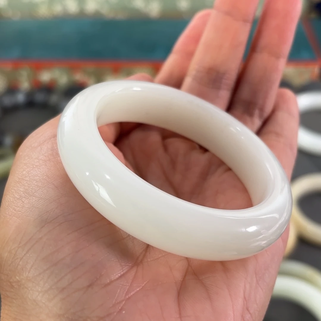 和田玉（糖玉）未镶嵌颈饰无***虎