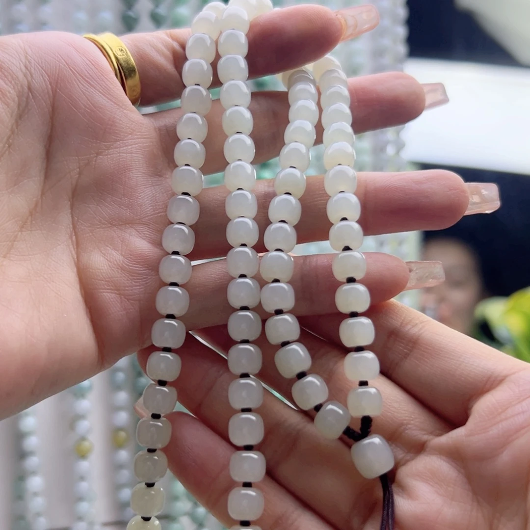 得***然和田玉未镶嵌颈饰