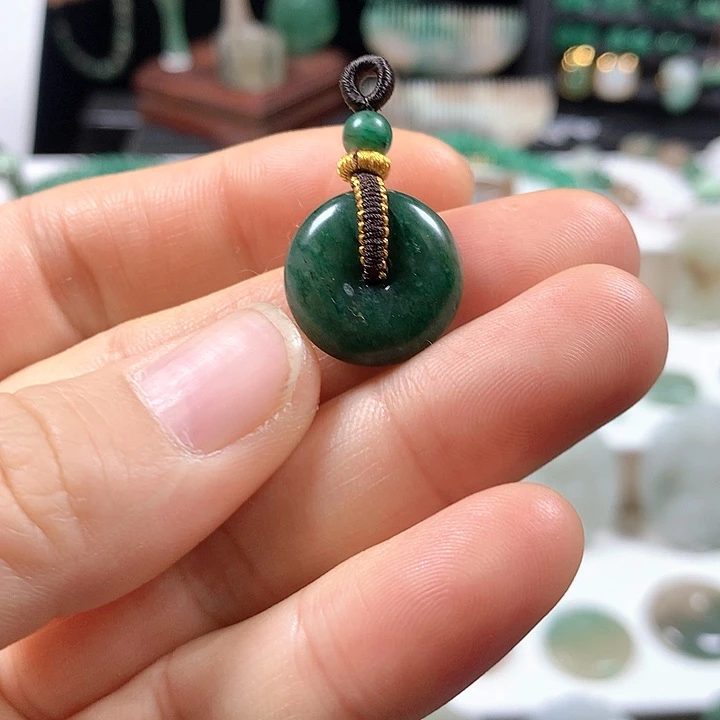 未镶嵌独山玉颈饰