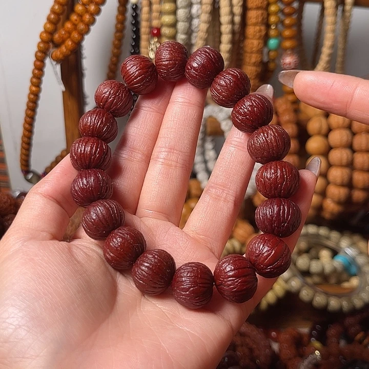 吊坠猴头核桃玉化凤羽