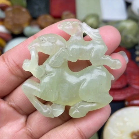 蛇纹石玉颈饰未镶嵌82