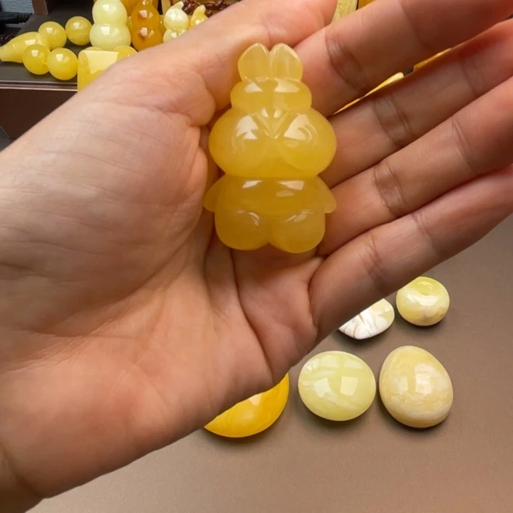 琥珀未镶嵌颈饰蜜蜡