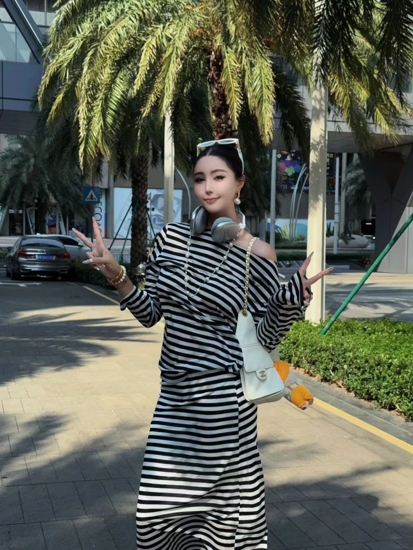 DUOMI【夏日舒适】黑白条纹一字肩露肩长袖上衣半裙套装 TZ13980