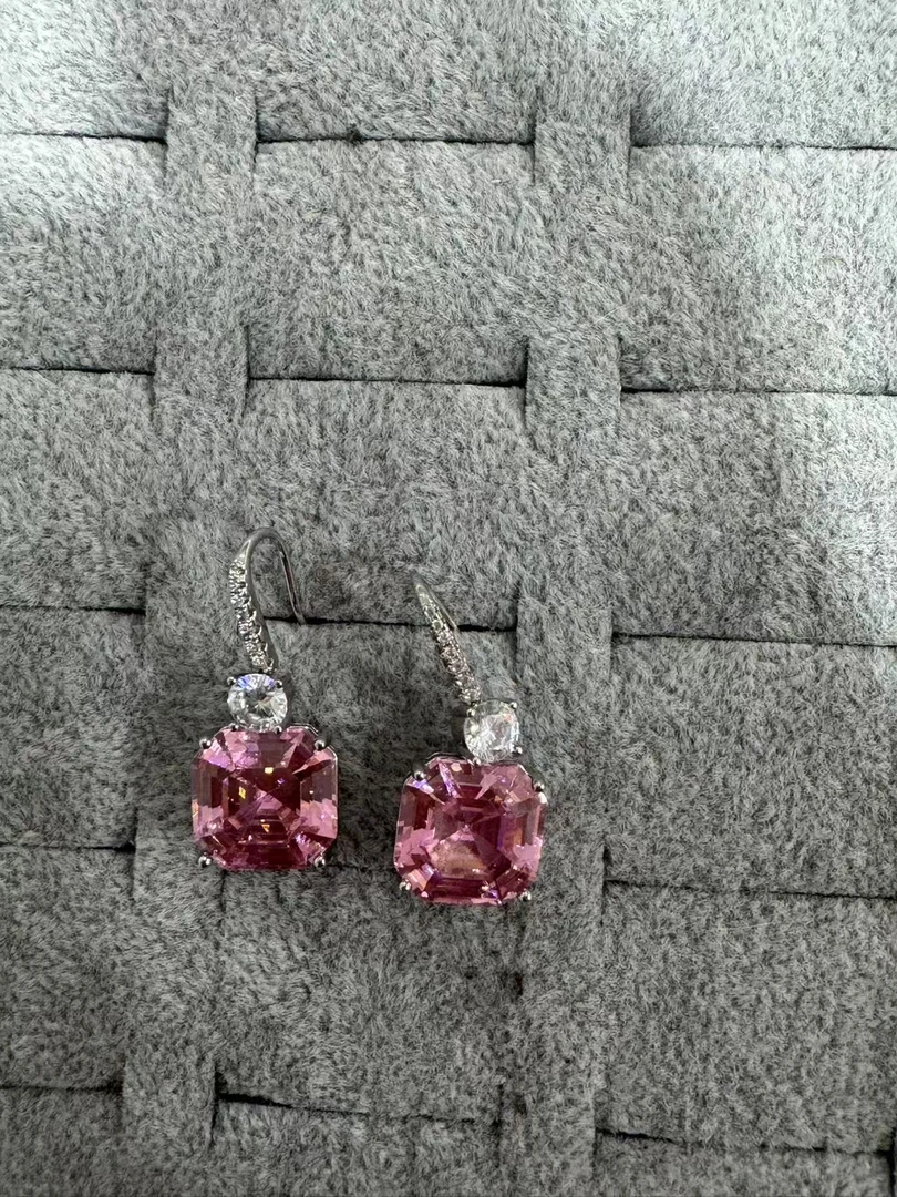 粉耳钉方形女款高货——————