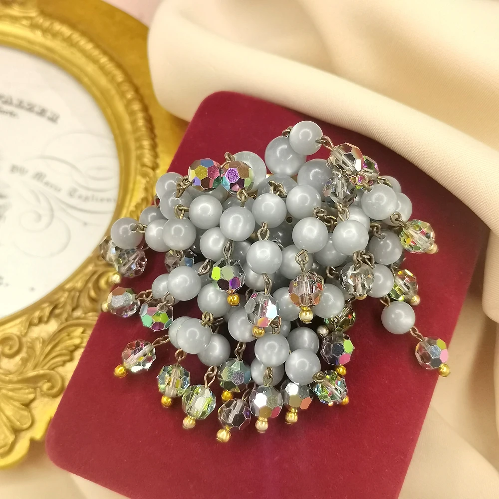 猫眼灰珠幻彩瀑布流苏胸针[2501202-035]