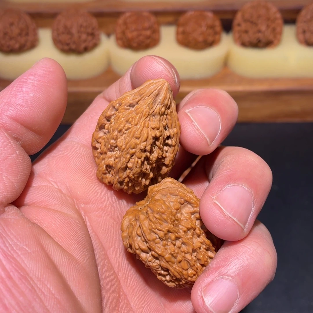 文玩核桃吊坠塔尖核桃