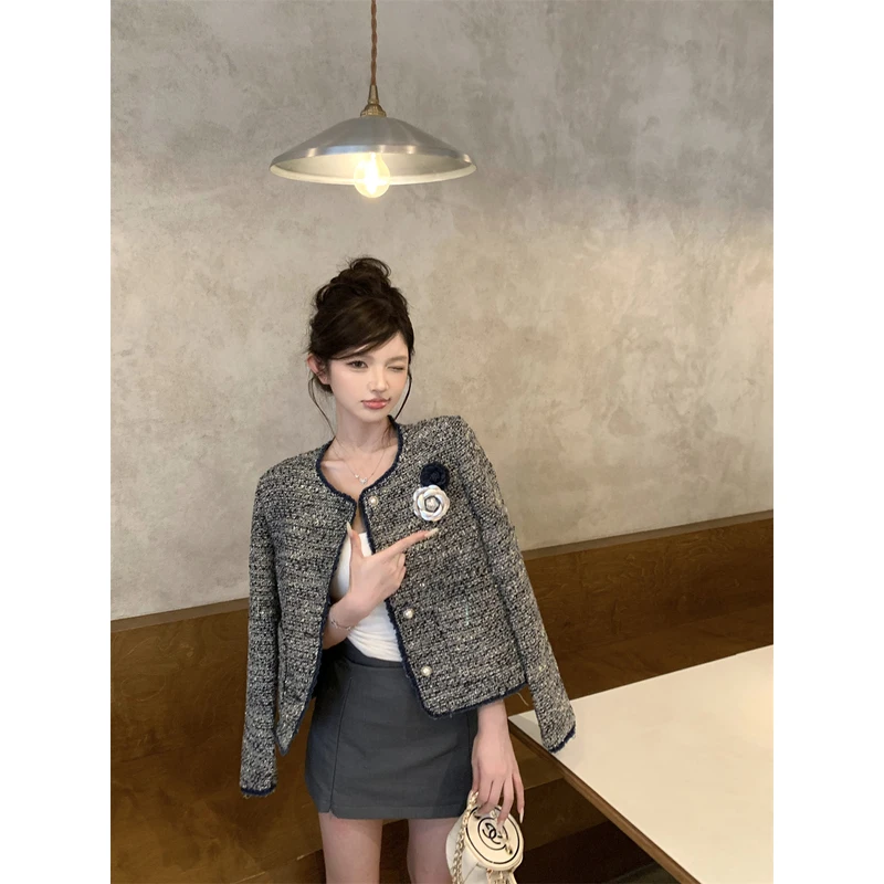 蓝色山茶花小香风外套女圆领粗花呢编织短款西装上衣灰色短裙套装