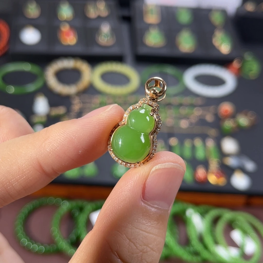 和田玉18K金镶嵌颈饰