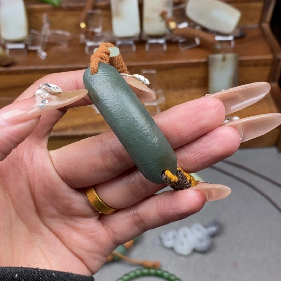 和田玉颈饰未镶嵌爱***滴