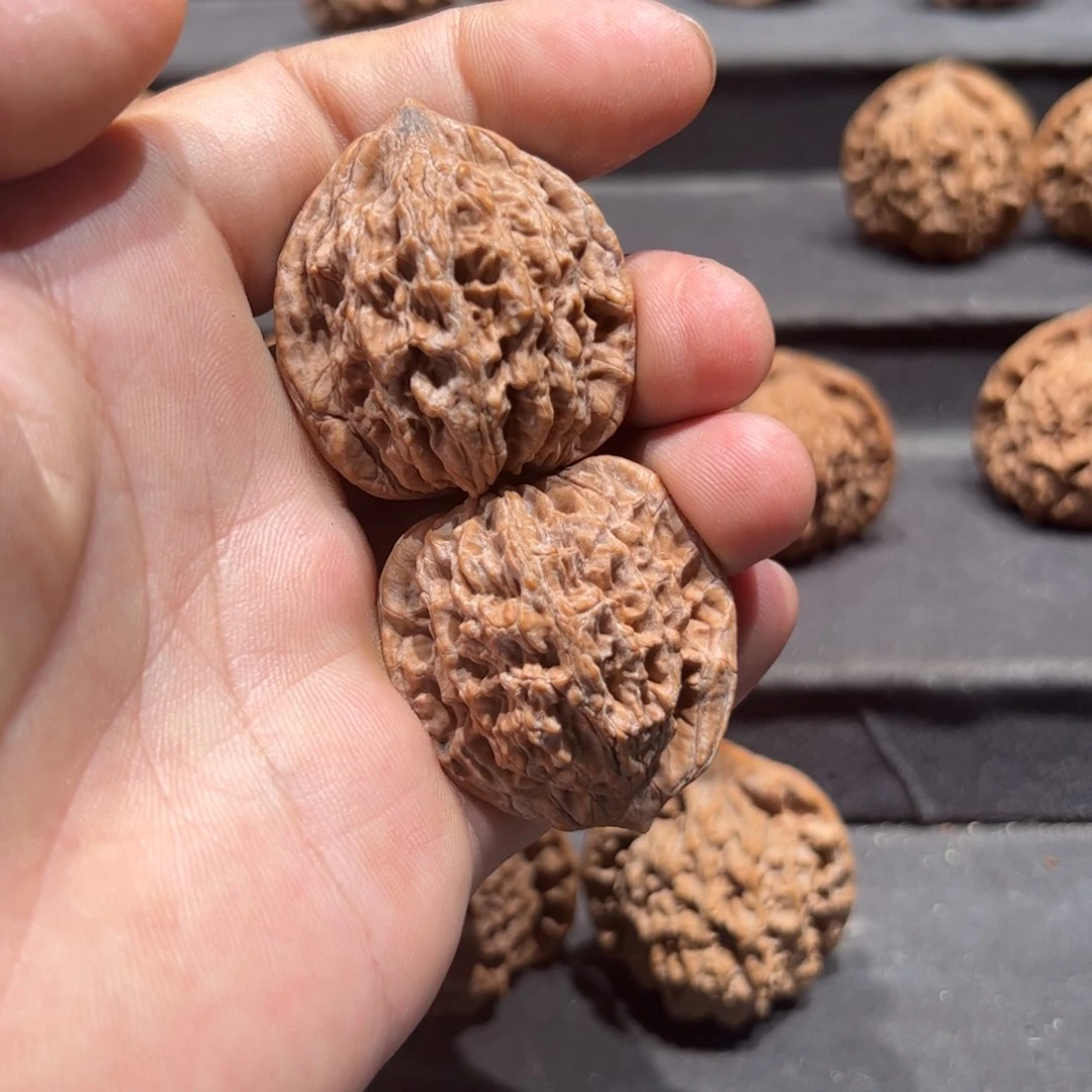 文玩核桃吊坠虎头