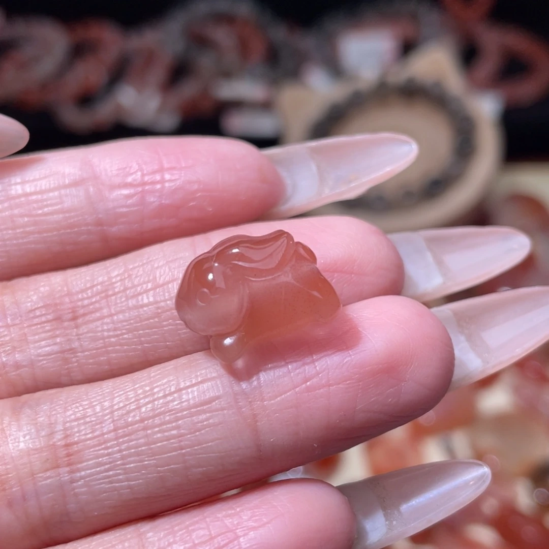 南红玛瑙冰飘配饰兔子未镶嵌1053