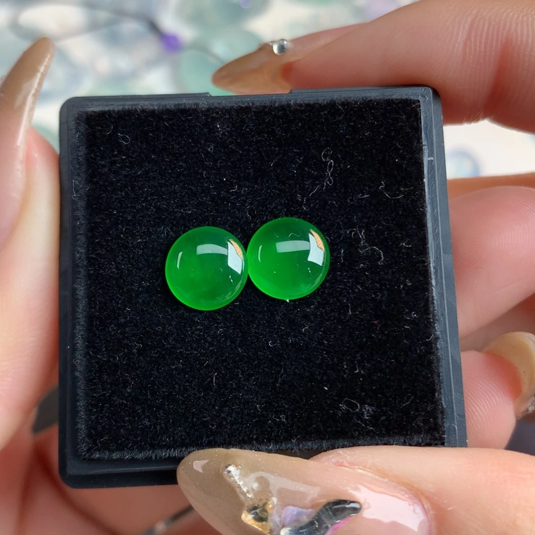 翡翠裸石8.26/3.05正圆蛋面