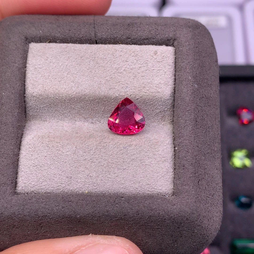 碧玺珠宝半成品未镶嵌1.36ct火龙果色卢比来