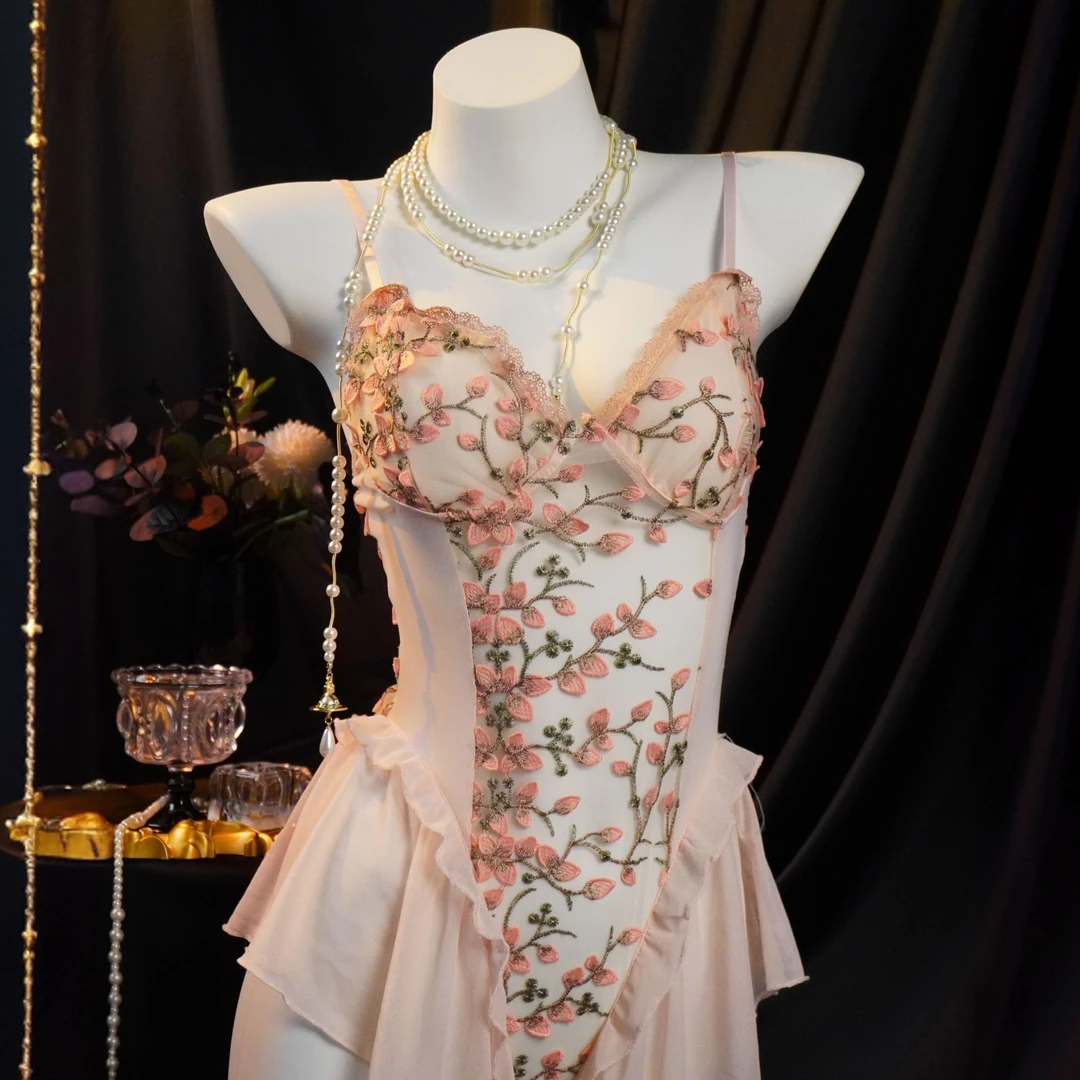 杏花舞｜蕾丝连体吊带睡裙氛围感修身睡衣显瘦性感法式露背镂空