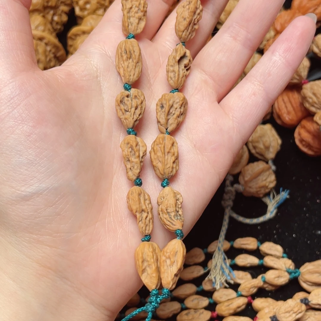 用***看文玩核桃吊坠蛤蟆